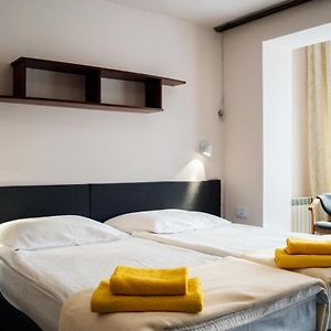 Zimmer mit zwei Einzelbetten